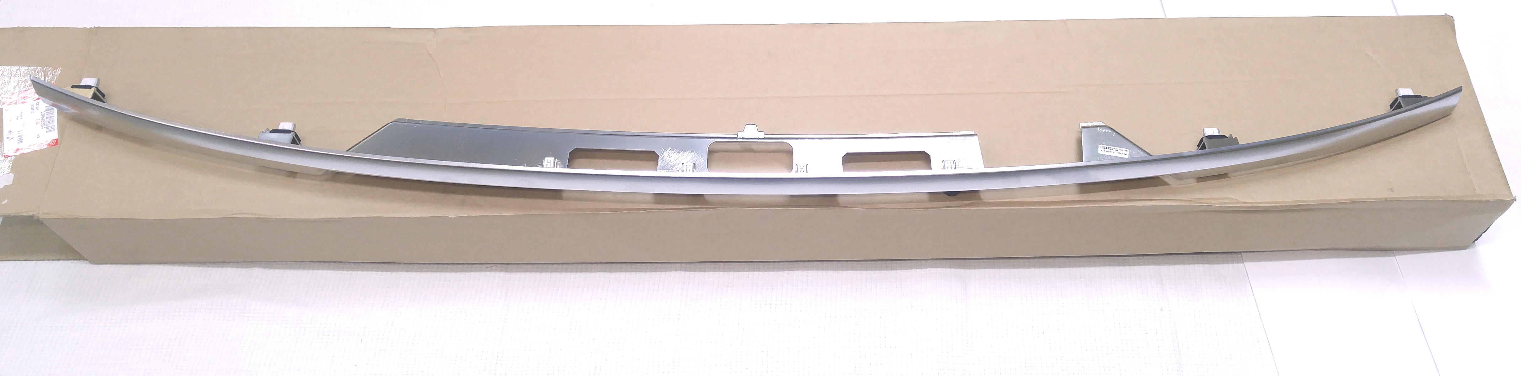 Молдинг 5ой двери NRR 2013- (LR048394||LAND ROVER)